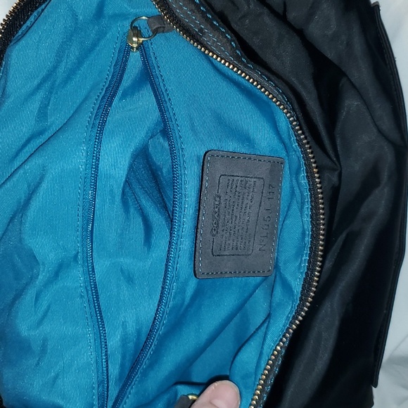 Coach: black moon-shaped bag. - Picture 9 of 16